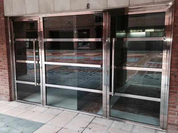 puertas acero inoxidable comunidades