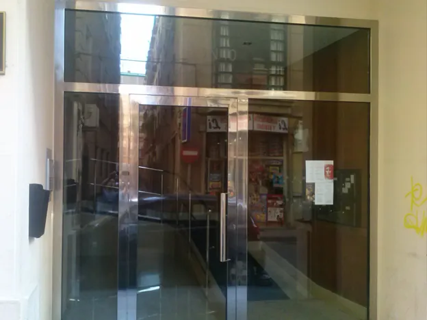 puertas acero inoxidable comunidades